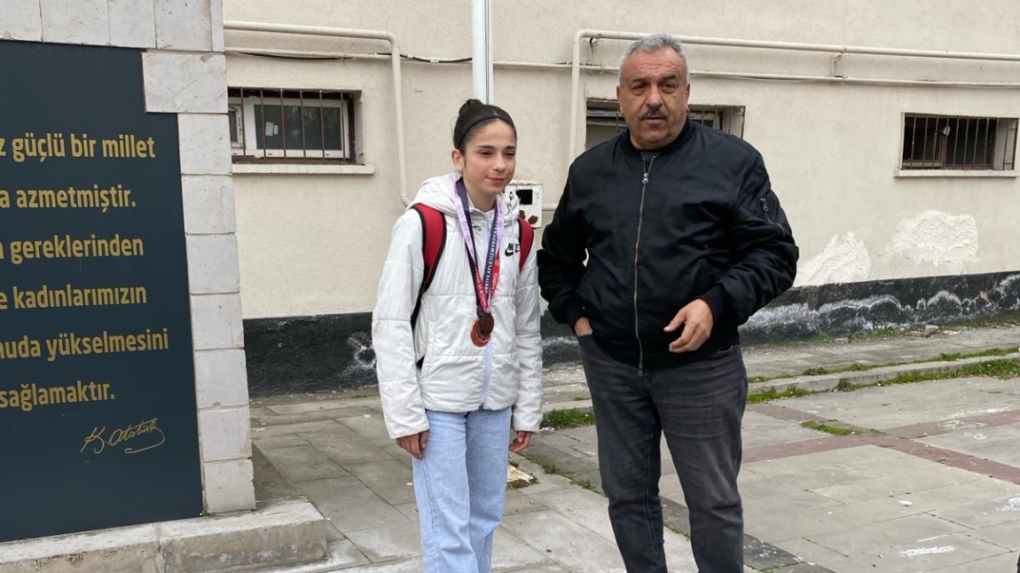 Öğrencimiz Kros Koşusunda Türkiye Üçüncüsü Olmuştur
