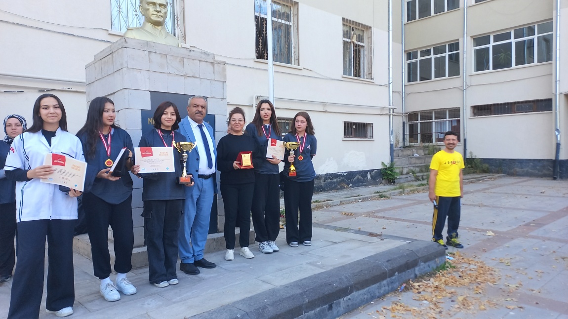 Yiyecek İçecek Hizmetleri Alanı Öğrencilerimizin Başarısı